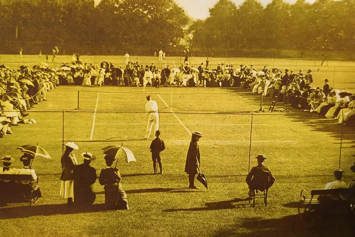 history-photo-of-tennis-in-priory-park